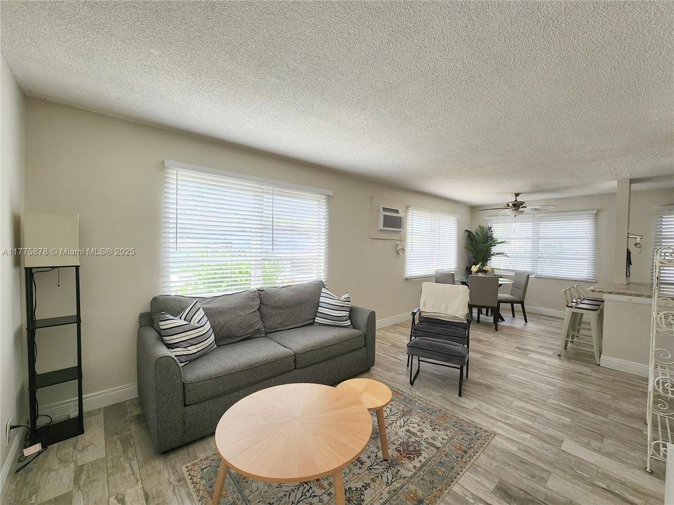 Recently Rented: $1,875 (2 beds, 1 baths, 800 Square Feet)