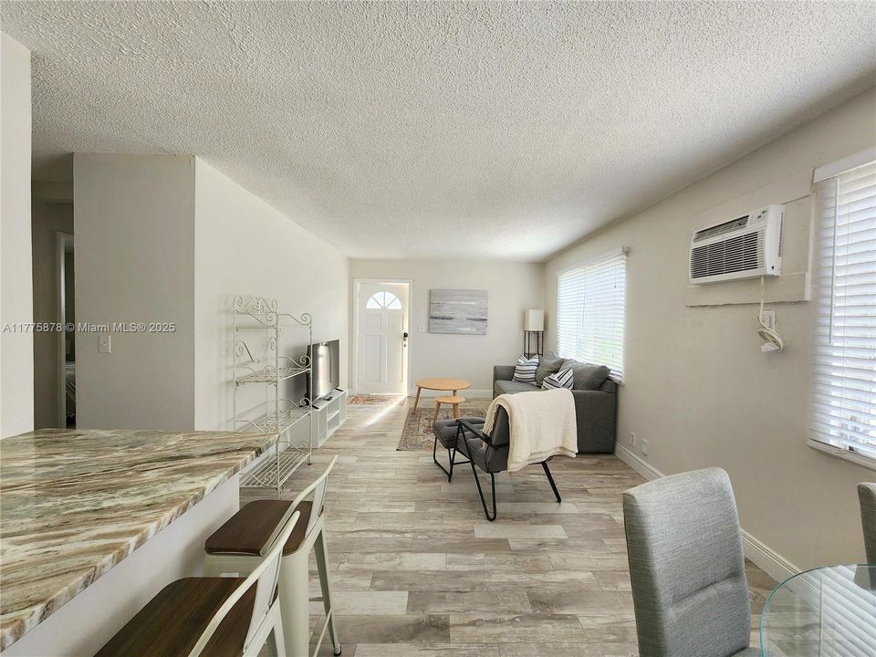 Recently Rented: $1,875 (2 beds, 1 baths, 800 Square Feet)