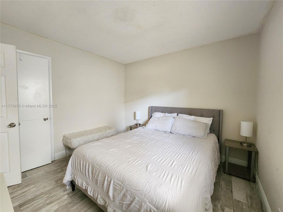 Recently Rented: $1,875 (2 beds, 1 baths, 800 Square Feet)