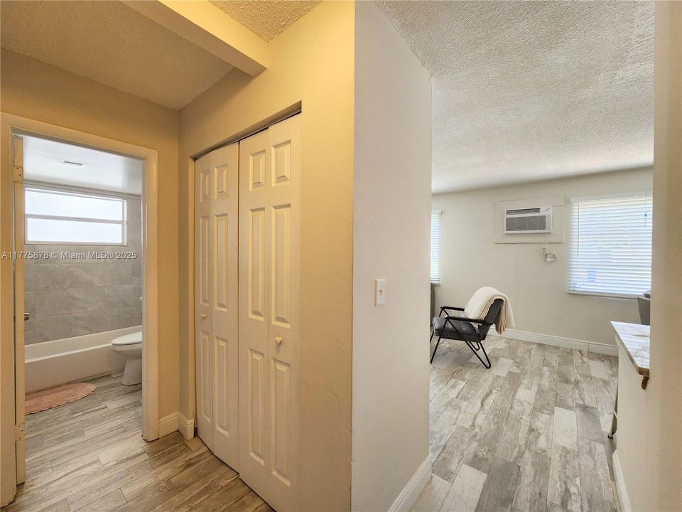 Recently Rented: $1,875 (2 beds, 1 baths, 800 Square Feet)