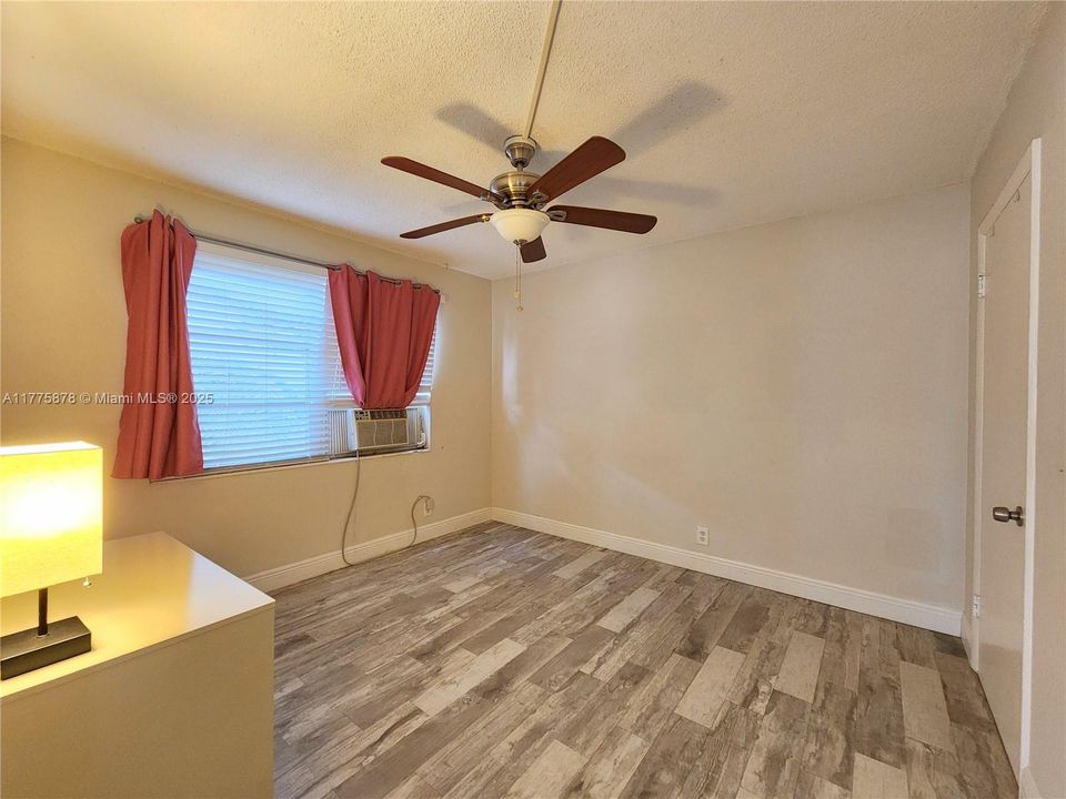 Recently Rented: $1,875 (2 beds, 1 baths, 800 Square Feet)