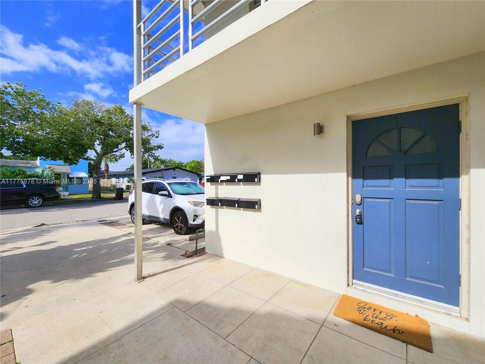 Recently Rented: $1,875 (2 beds, 1 baths, 800 Square Feet)