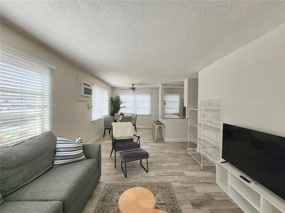 Recently Rented: $1,875 (2 beds, 1 baths, 800 Square Feet)