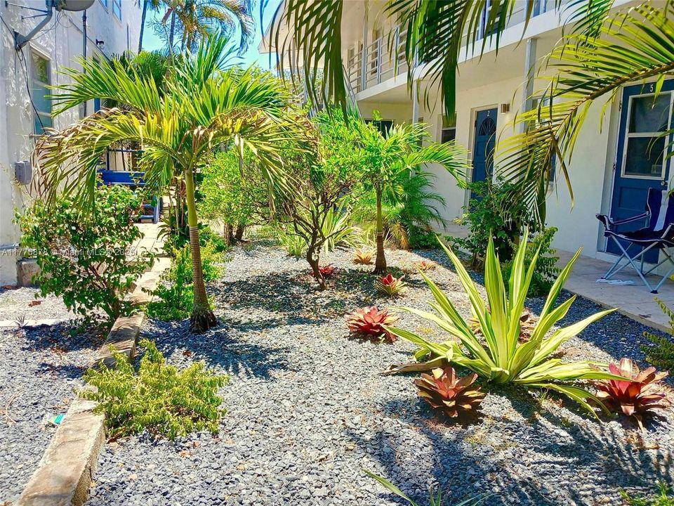 Recently Rented: $1,875 (2 beds, 1 baths, 800 Square Feet)