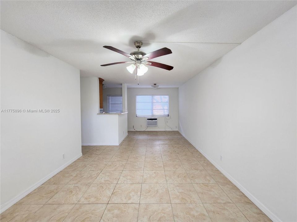 Recently Rented: $1,775 (2 beds, 1 baths, 800 Square Feet)