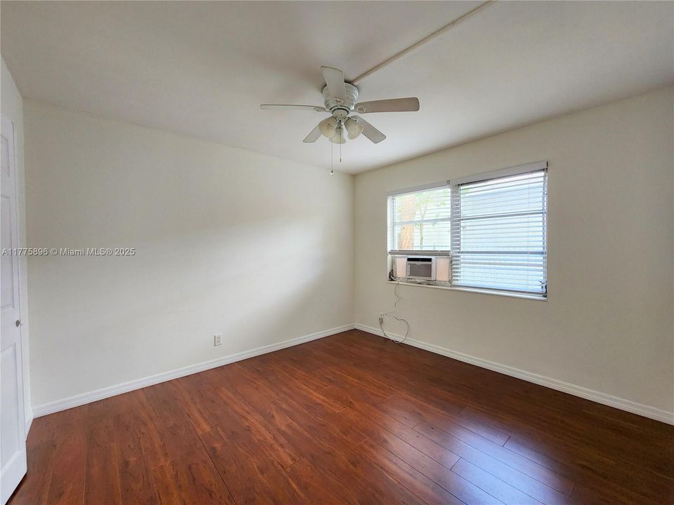 Recently Rented: $1,775 (2 beds, 1 baths, 800 Square Feet)