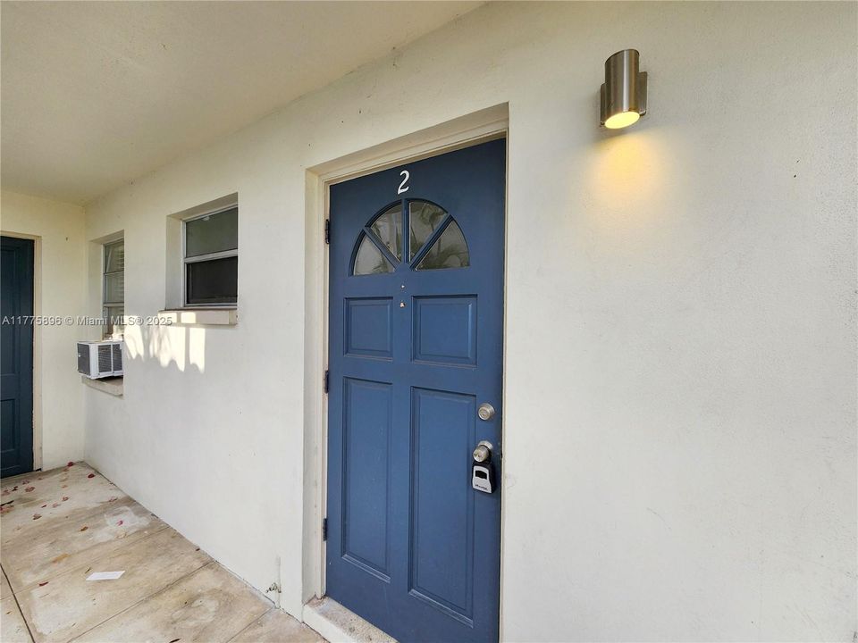 Recently Rented: $1,775 (2 beds, 1 baths, 800 Square Feet)