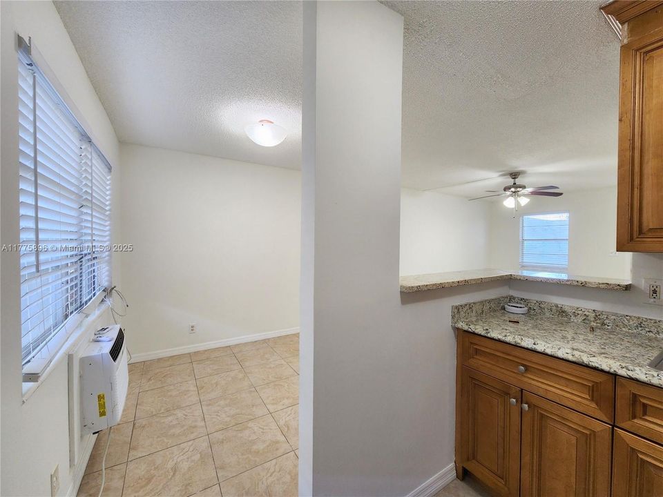 Recently Rented: $1,775 (2 beds, 1 baths, 800 Square Feet)