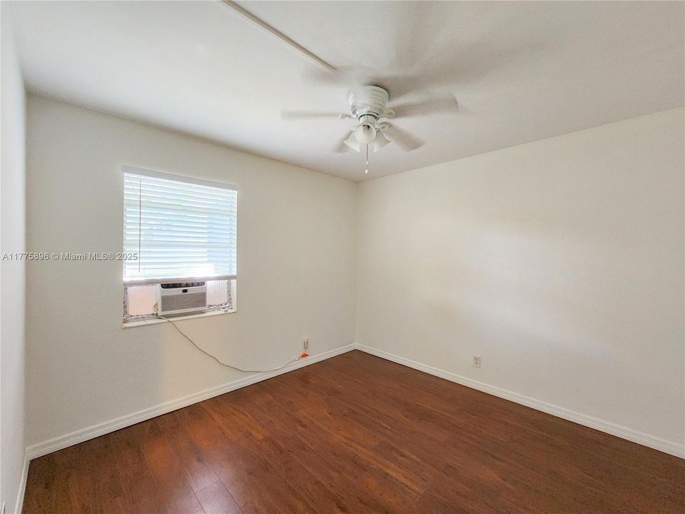 Recently Rented: $1,775 (2 beds, 1 baths, 800 Square Feet)