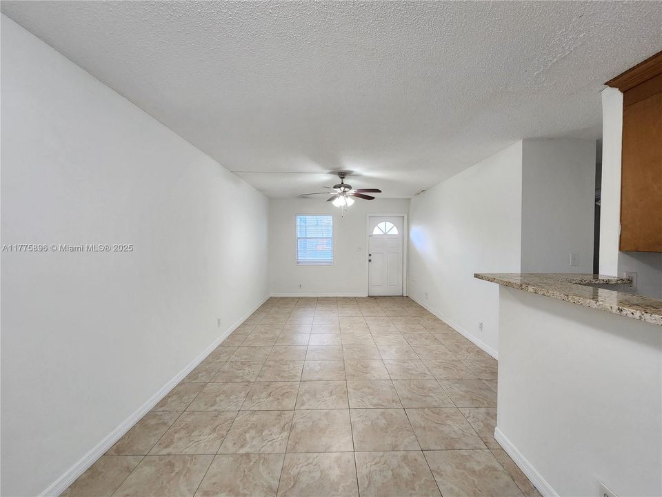 Recently Rented: $1,775 (2 beds, 1 baths, 800 Square Feet)