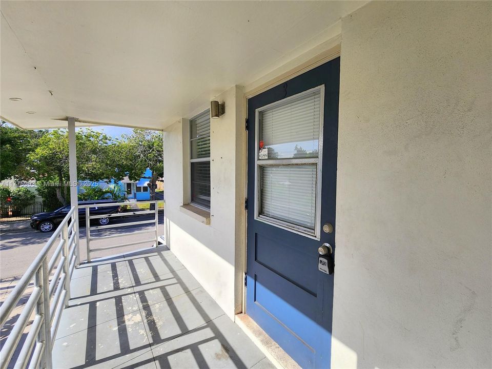 Recently Rented: $1,850 (2 beds, 1 baths, 800 Square Feet)