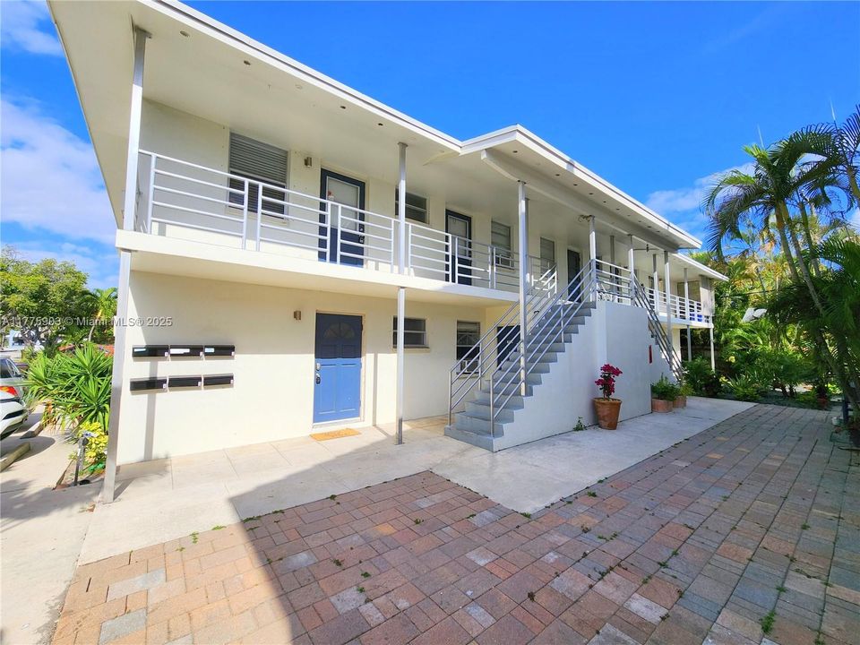 Recently Rented: $1,850 (2 beds, 1 baths, 800 Square Feet)