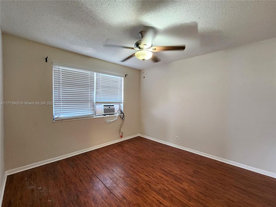 Recently Rented: $1,850 (2 beds, 1 baths, 800 Square Feet)