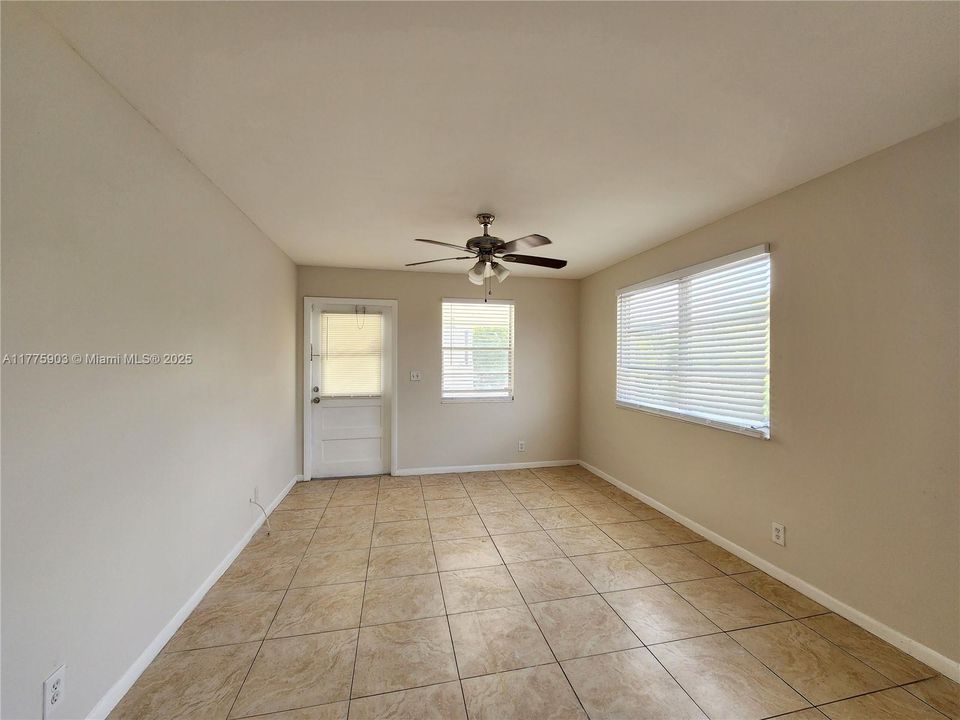 Recently Rented: $1,850 (2 beds, 1 baths, 800 Square Feet)