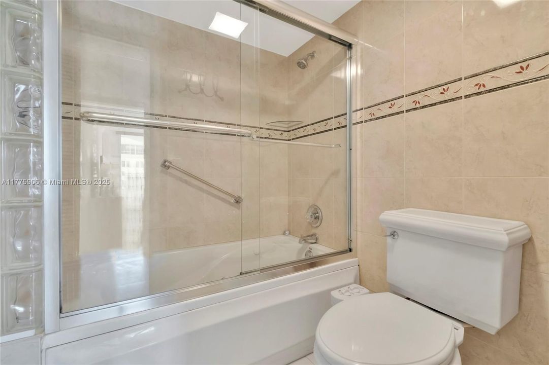 最近租的: $4,500 (2 贝兹, 2 浴室, 1121 平方英尺)