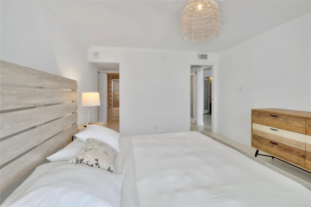 最近租的: $4,500 (2 贝兹, 2 浴室, 1121 平方英尺)