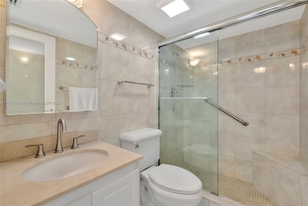 最近租的: $4,500 (2 贝兹, 2 浴室, 1121 平方英尺)