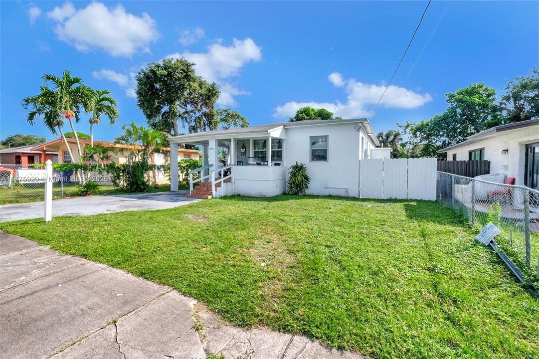 Recently Sold: $385,000 (3 beds, 1 baths, 984 Square Feet)