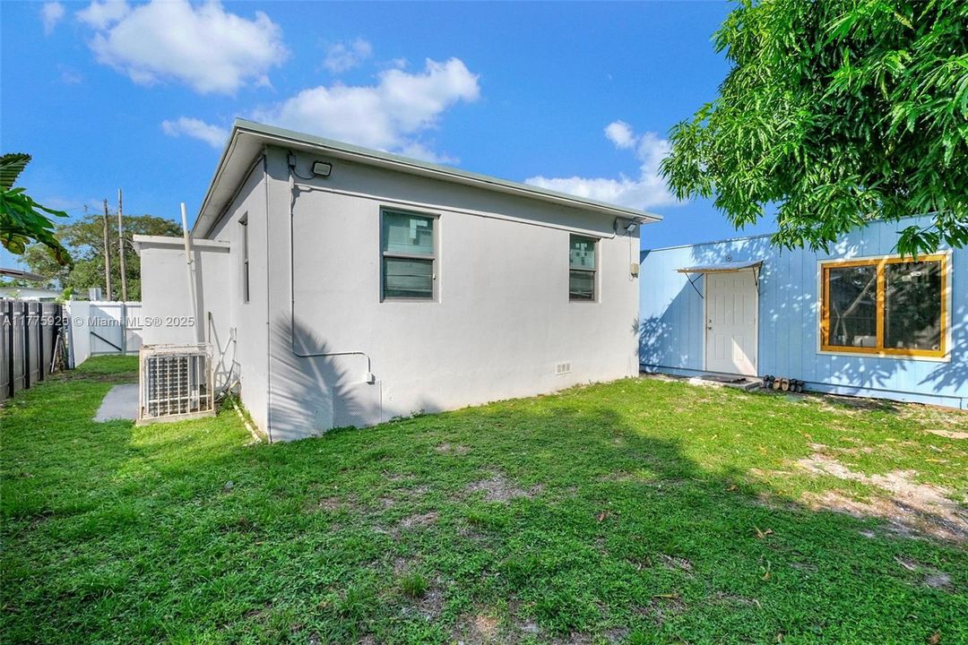 Recently Sold: $385,000 (3 beds, 1 baths, 984 Square Feet)