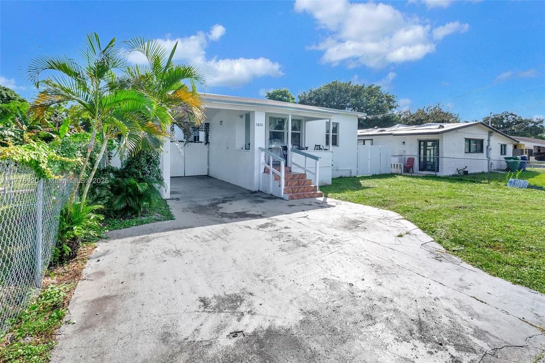Recently Sold: $385,000 (3 beds, 1 baths, 984 Square Feet)