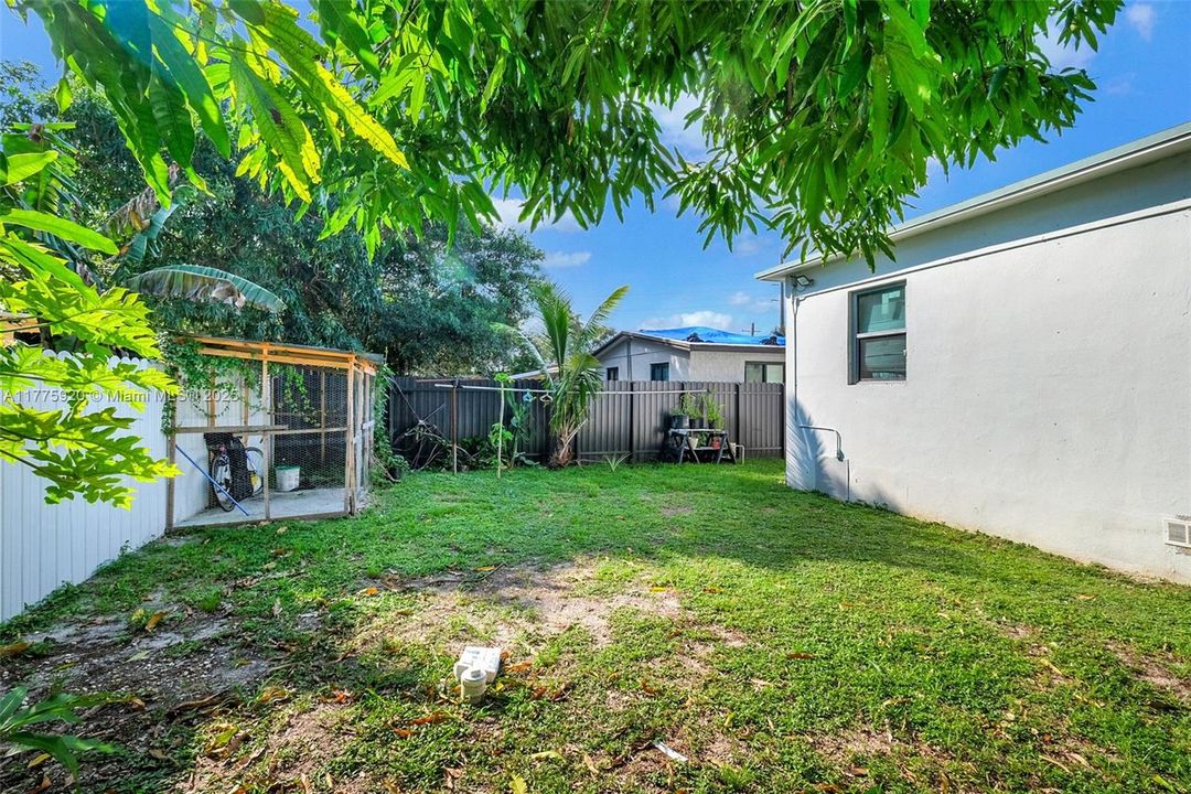 Recently Sold: $385,000 (3 beds, 1 baths, 984 Square Feet)