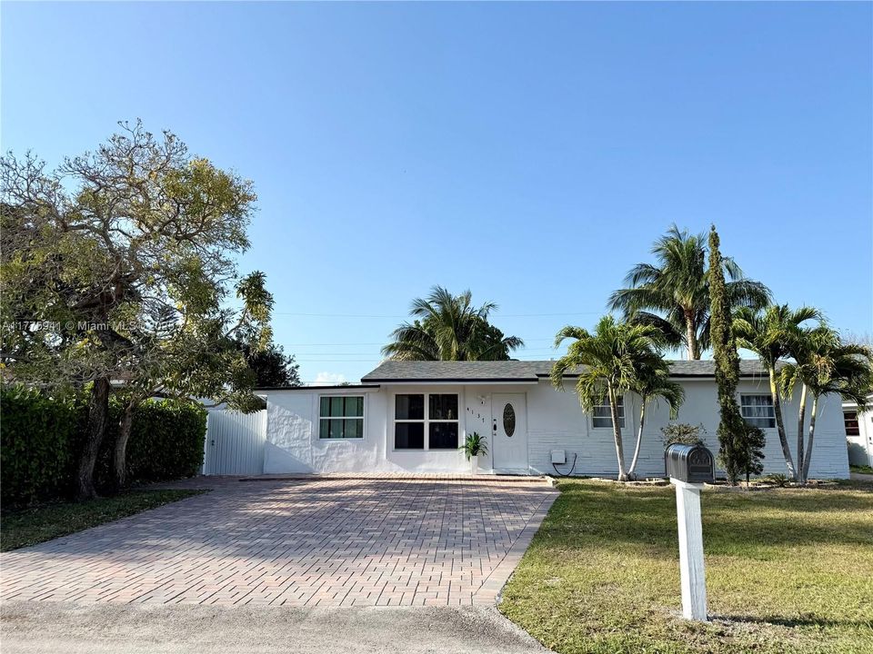 Vendido Recientemente: $515,000 (4 camas, 2 baños, 1225 Pies cuadrados)