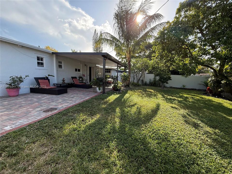 Vendido Recientemente: $515,000 (4 camas, 2 baños, 1225 Pies cuadrados)