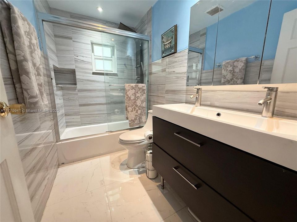 Vendido Recientemente: $515,000 (4 camas, 2 baños, 1225 Pies cuadrados)