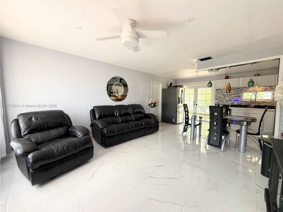 Vendido Recientemente: $515,000 (4 camas, 2 baños, 1225 Pies cuadrados)