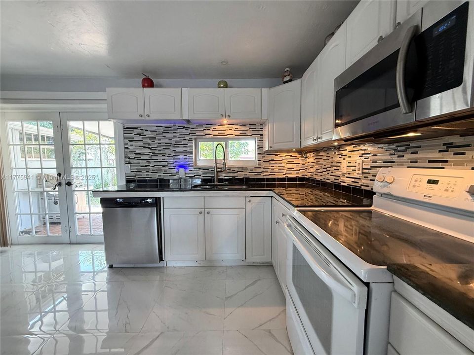 Vendido Recientemente: $515,000 (4 camas, 2 baños, 1225 Pies cuadrados)