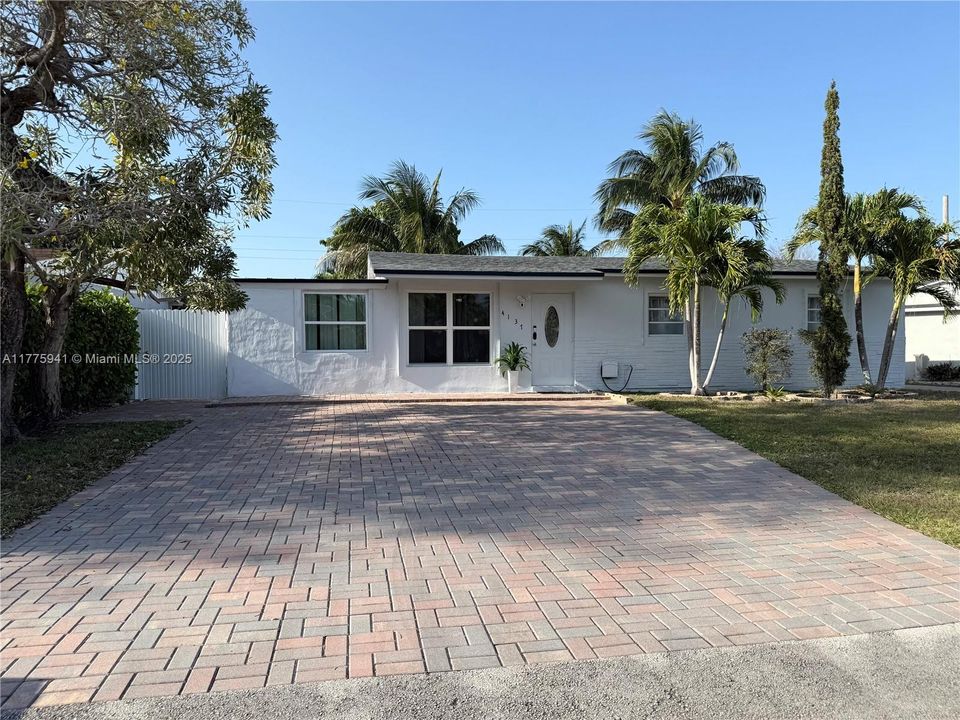 Vendido Recientemente: $515,000 (4 camas, 2 baños, 1225 Pies cuadrados)