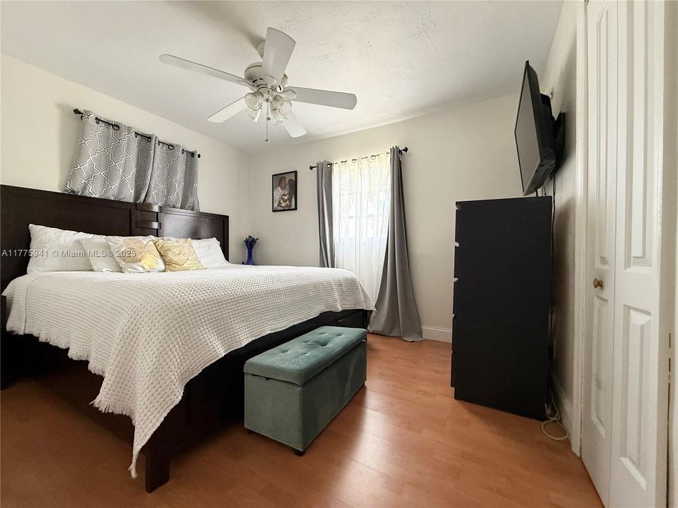 Vendido Recientemente: $515,000 (4 camas, 2 baños, 1225 Pies cuadrados)