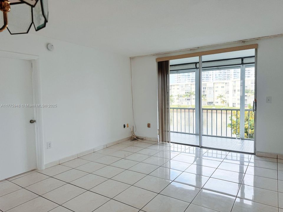 待售: $145,000 (1 贝兹, 1 浴室, 768 平方英尺)