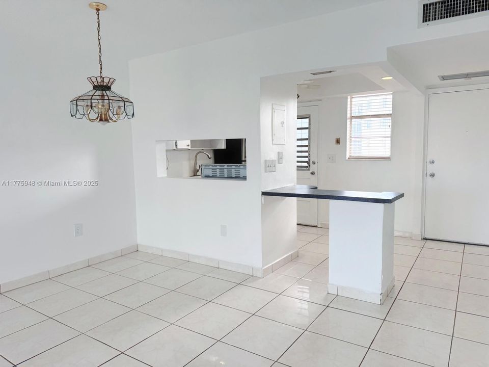 待售: $145,000 (1 贝兹, 1 浴室, 768 平方英尺)