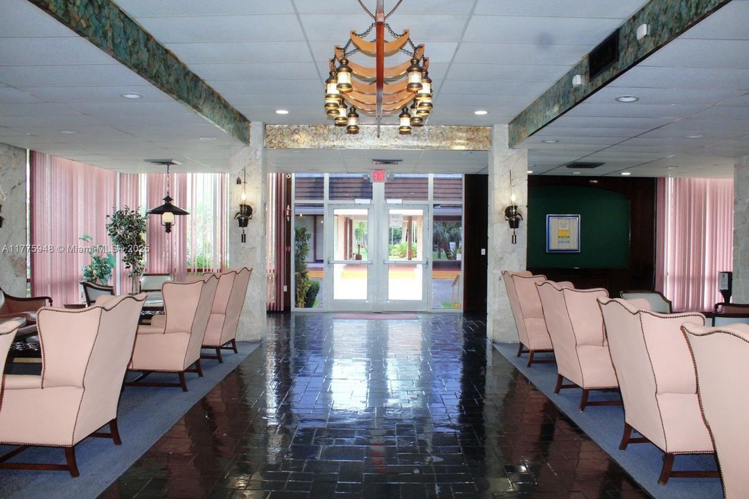 待售: $145,000 (1 贝兹, 1 浴室, 768 平方英尺)