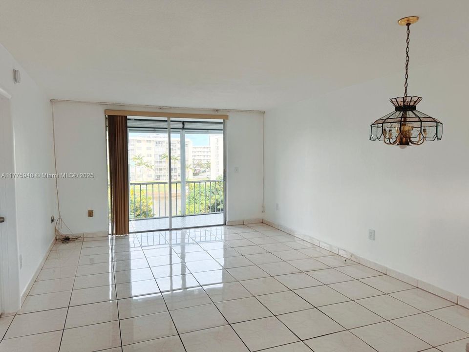 待售: $145,000 (1 贝兹, 1 浴室, 768 平方英尺)