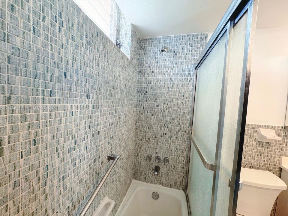 待售: $145,000 (1 贝兹, 1 浴室, 768 平方英尺)