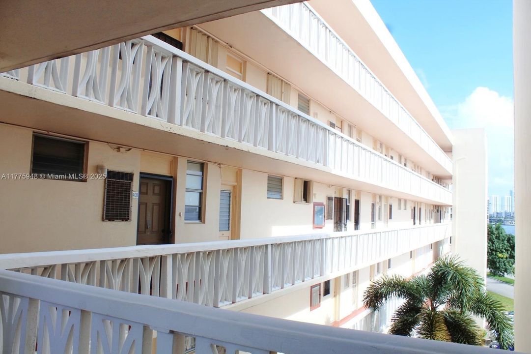 待售: $145,000 (1 贝兹, 1 浴室, 768 平方英尺)