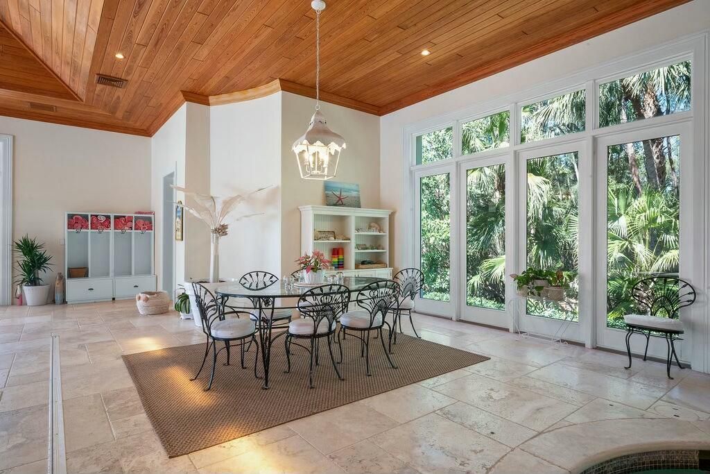 Pool Dining Area