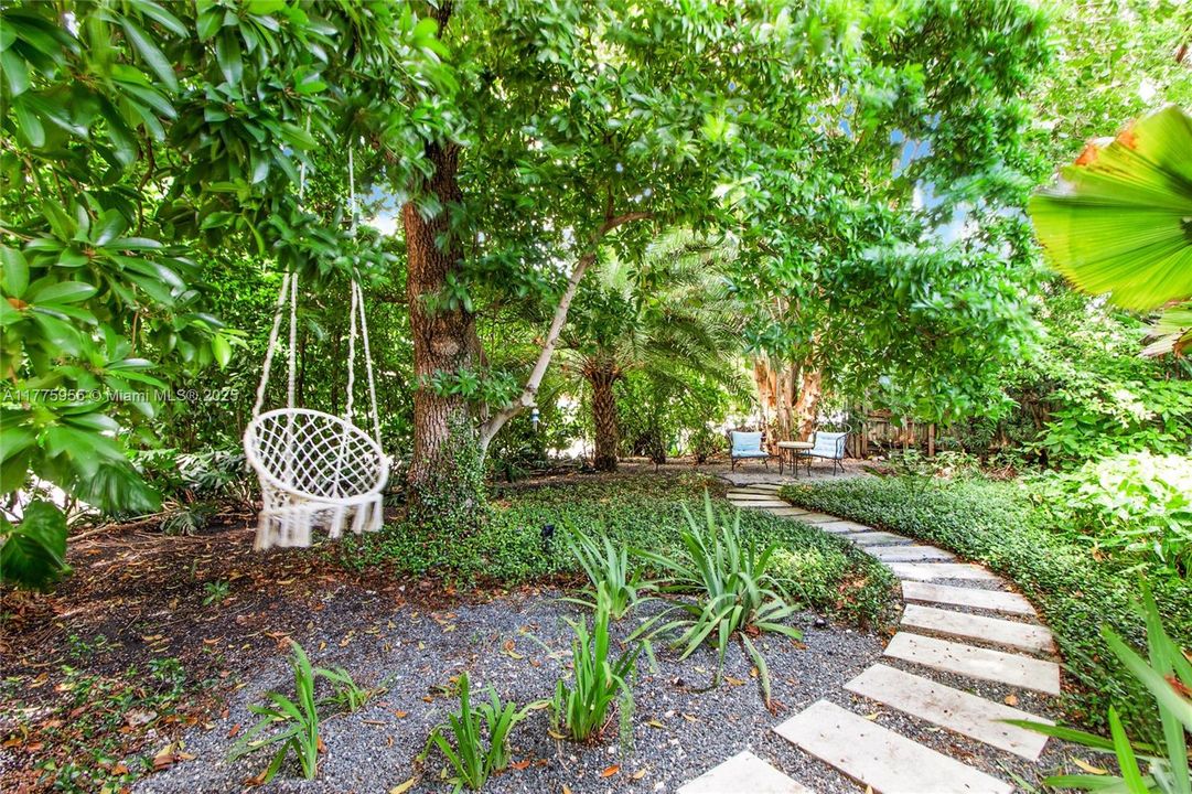 Recently Rented: $9,500 (4 beds, 2 baths, 2087 Square Feet)