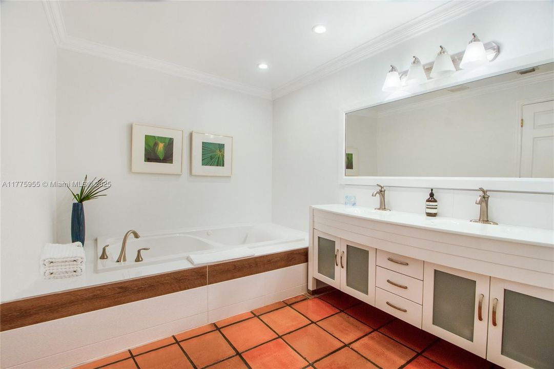 Recently Rented: $9,500 (4 beds, 2 baths, 2087 Square Feet)