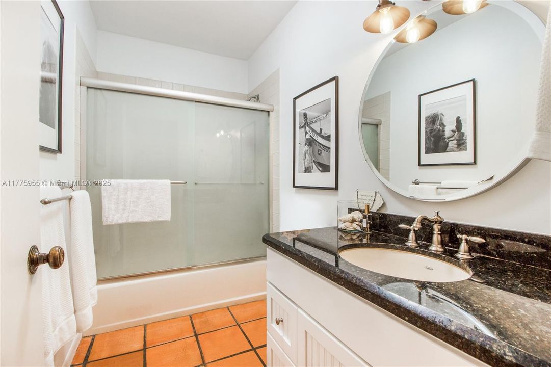 Recently Rented: $9,500 (4 beds, 2 baths, 2087 Square Feet)