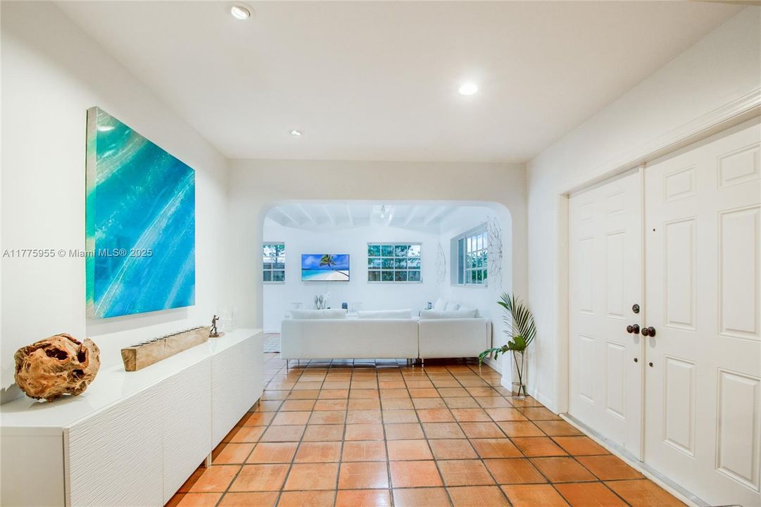 Recently Rented: $9,500 (4 beds, 2 baths, 2087 Square Feet)