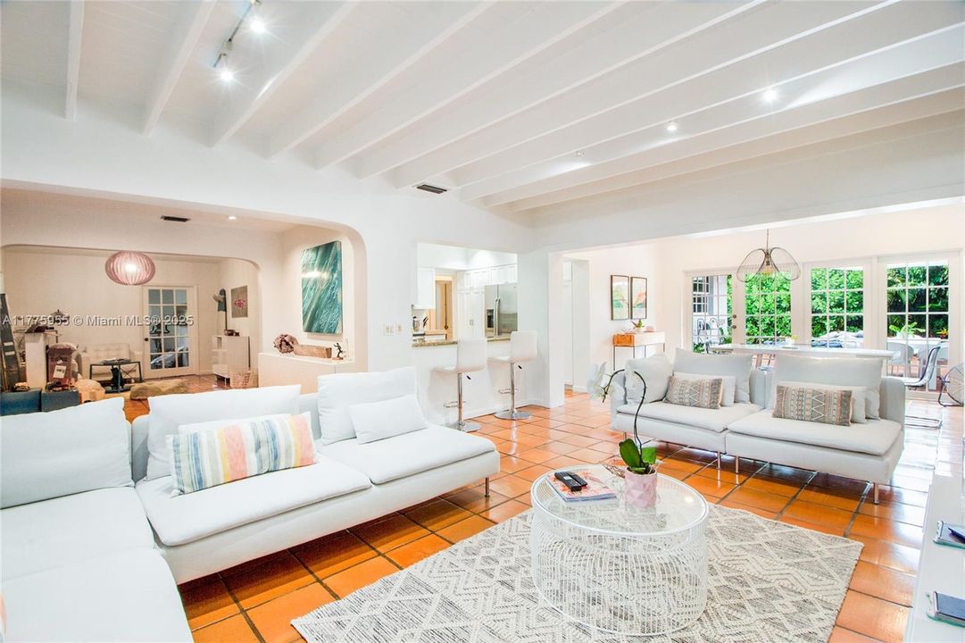 Recently Rented: $9,500 (4 beds, 2 baths, 2087 Square Feet)