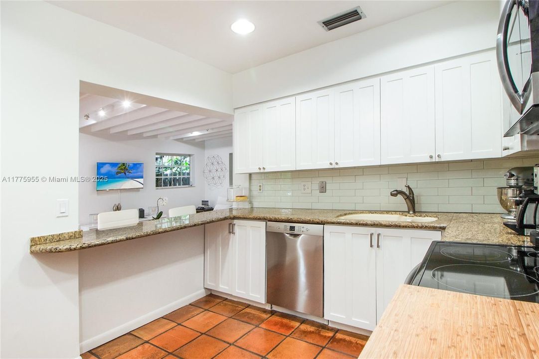 Recently Rented: $9,500 (4 beds, 2 baths, 2087 Square Feet)