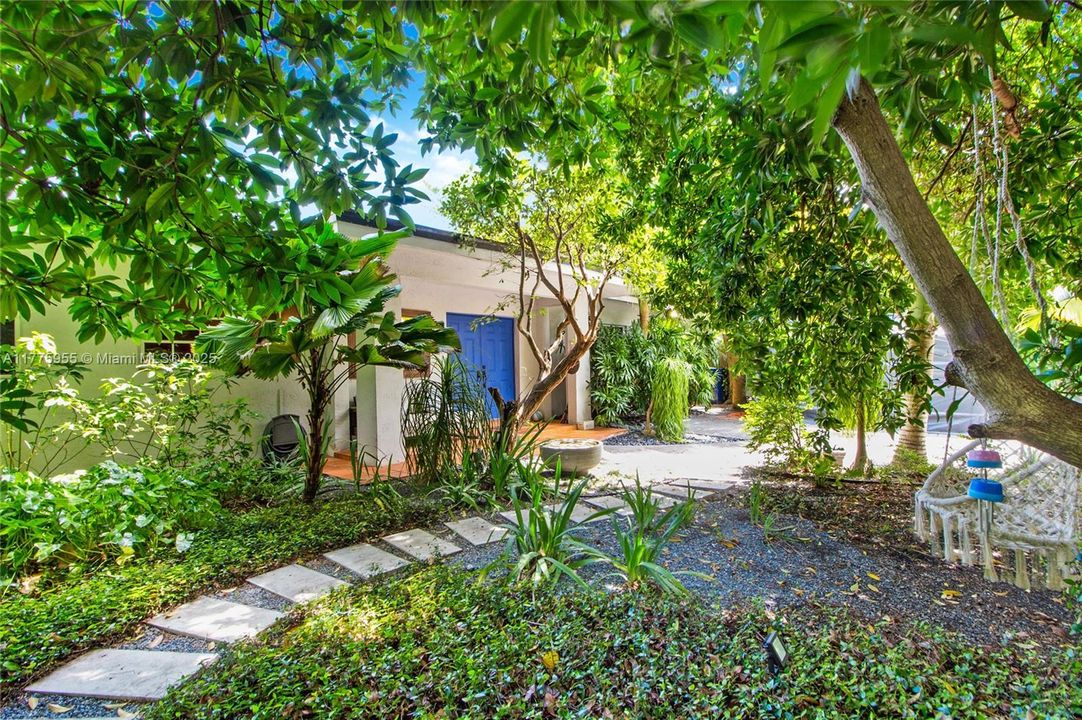 Recently Rented: $9,500 (4 beds, 2 baths, 2087 Square Feet)