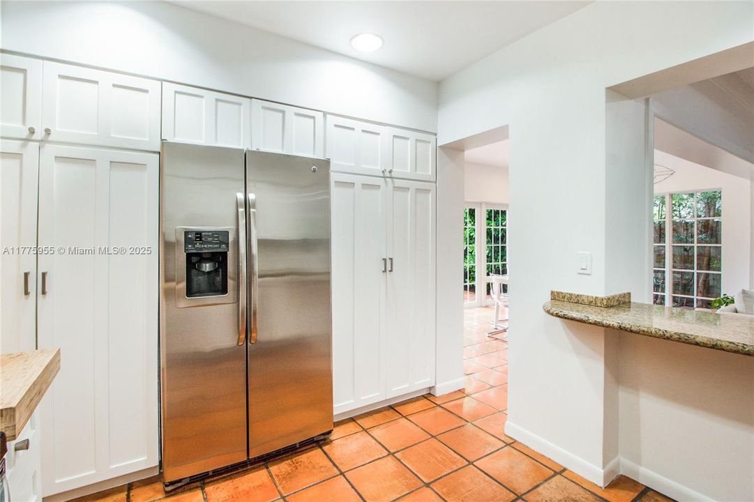 Recently Rented: $9,500 (4 beds, 2 baths, 2087 Square Feet)