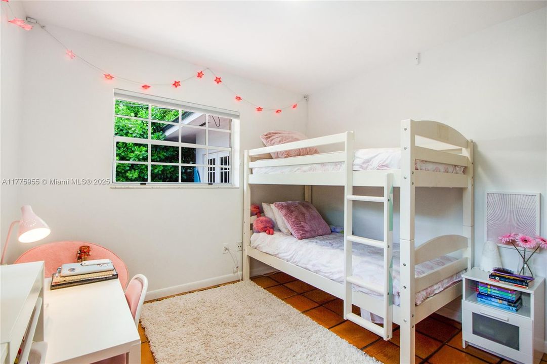 Recently Rented: $9,500 (4 beds, 2 baths, 2087 Square Feet)