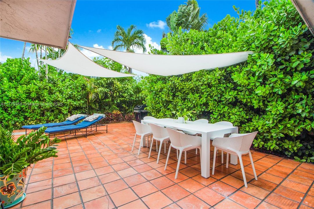 Recently Rented: $9,500 (4 beds, 2 baths, 2087 Square Feet)