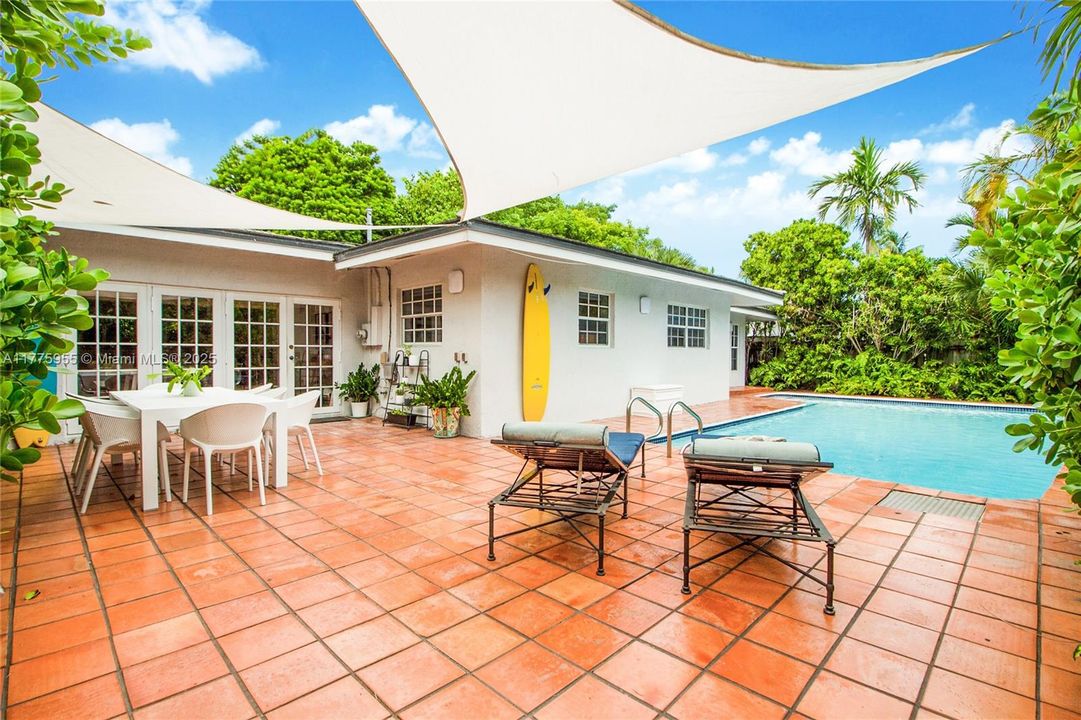 Recently Rented: $9,500 (4 beds, 2 baths, 2087 Square Feet)